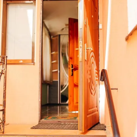біля цирку Apartment